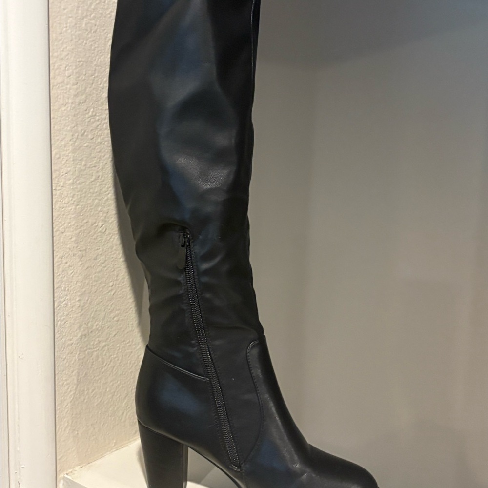 Dream Pairs Midleg Block Heel Boots Woman's 7 Black (WORN 2X) - Picture 5 of 13